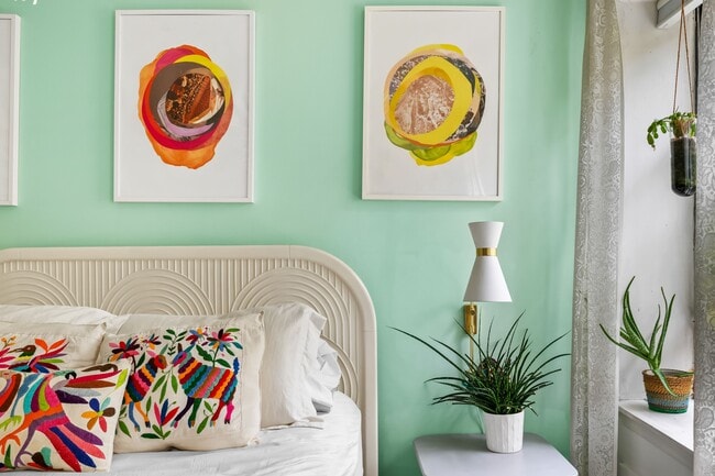 Building Photo - 507 E 12th St