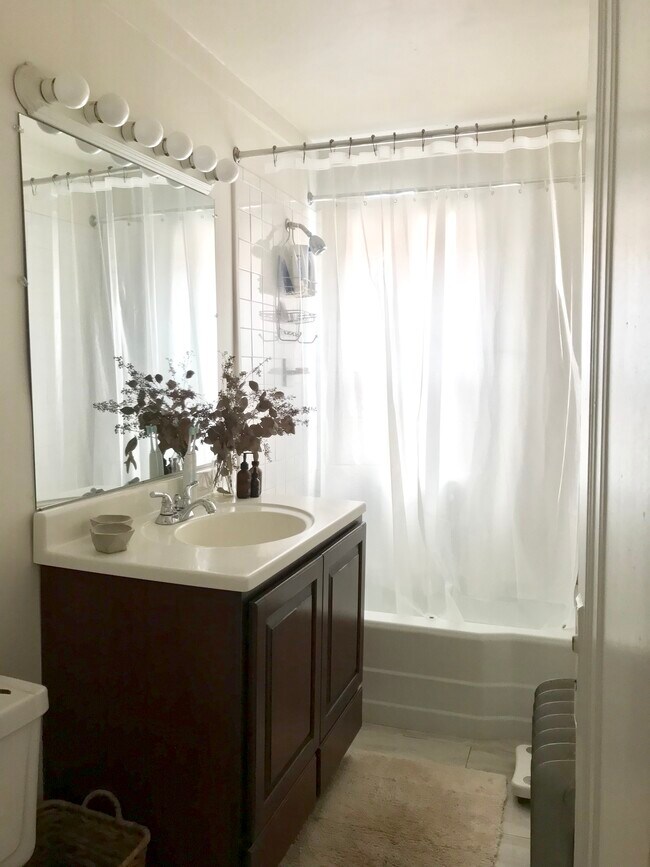 Building Photo - 2660 Mayfield Rd