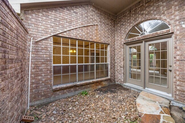 Building Photo - 4215 Valley Glade Dr