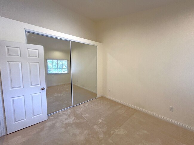 Building Photo - 904 Sky Meadow Pl