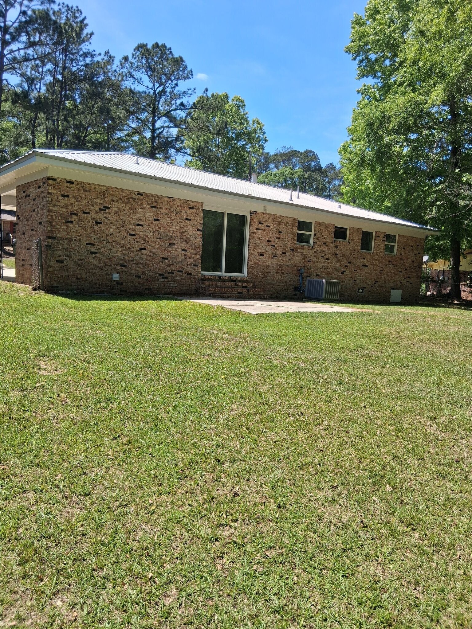 Building Photo - 51 Stephanie Dr