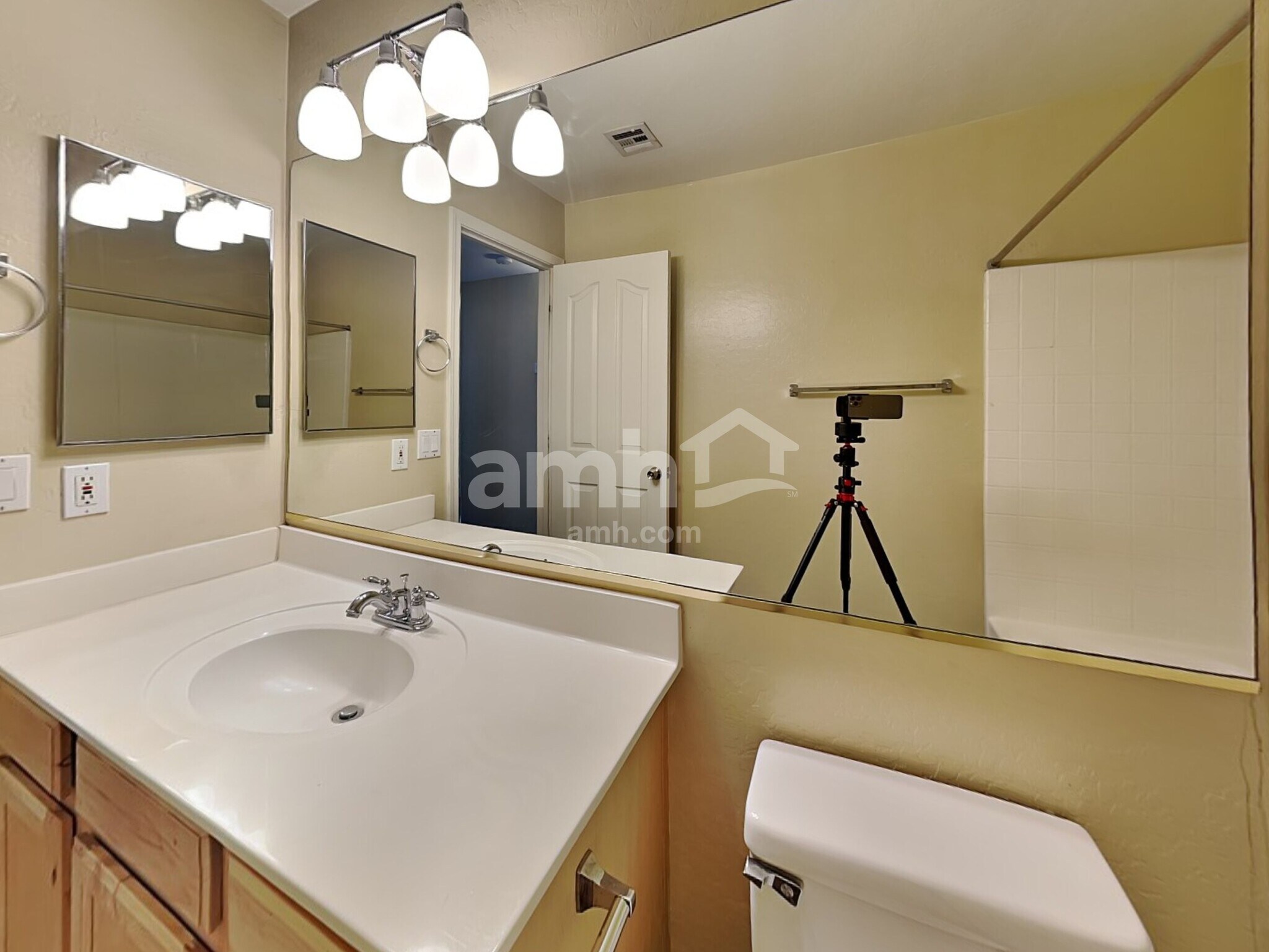 Building Photo - 3537 E Murrieta Rd