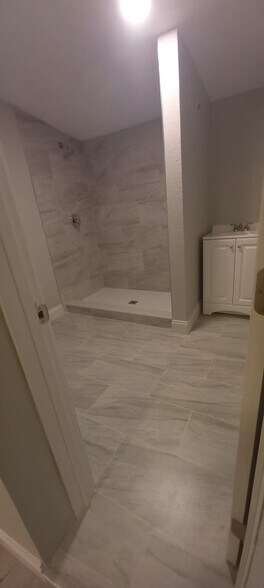 Building Photo - 5411 Spaatz Ave