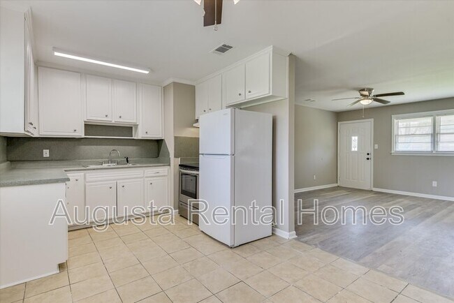 Building Photo - 623 Aiken St