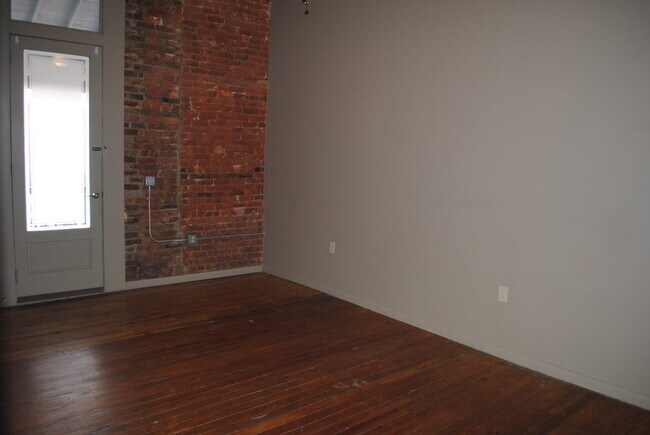 Building Photo - 829 S Railroad Ave