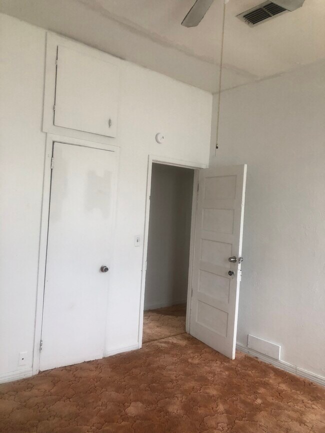 Building Photo - 204 SW 34th Ave