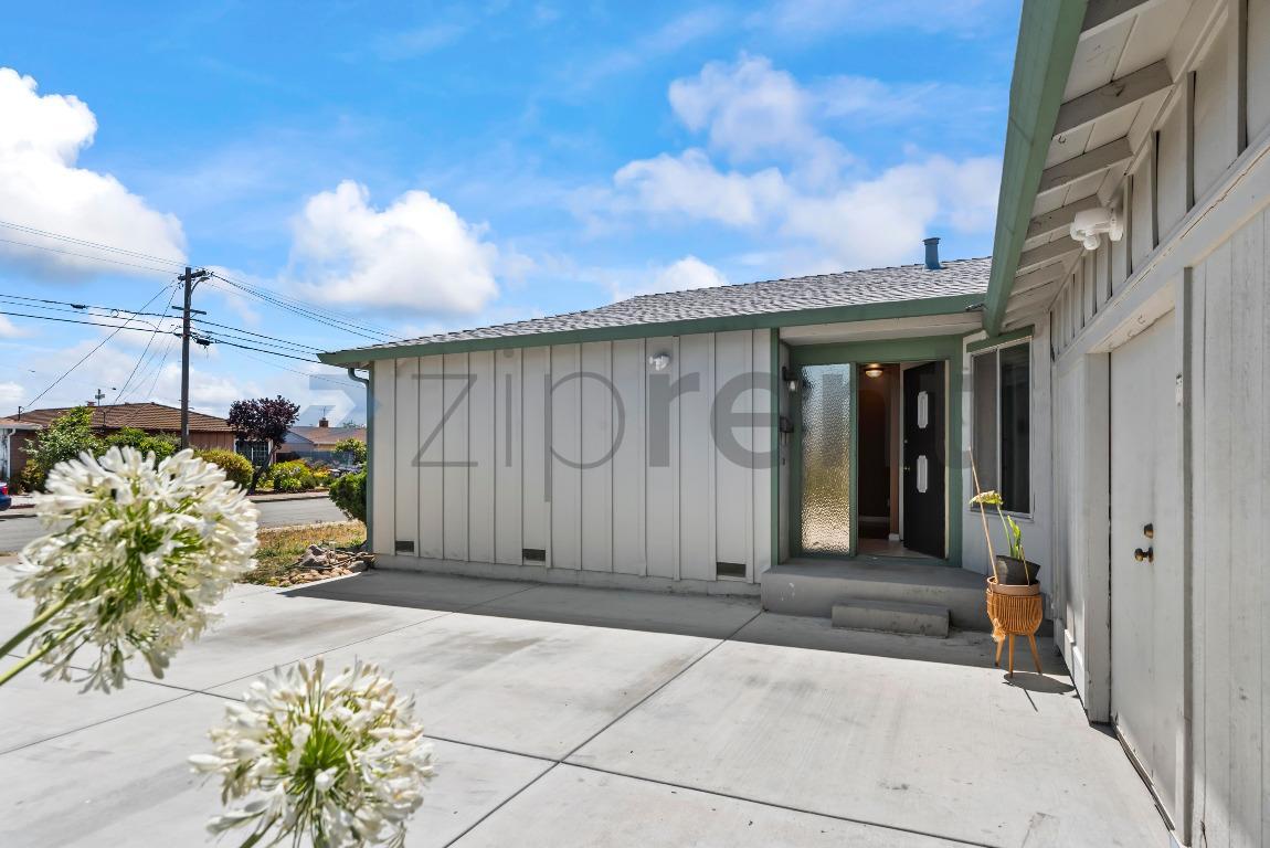 Building Photo - Unit
