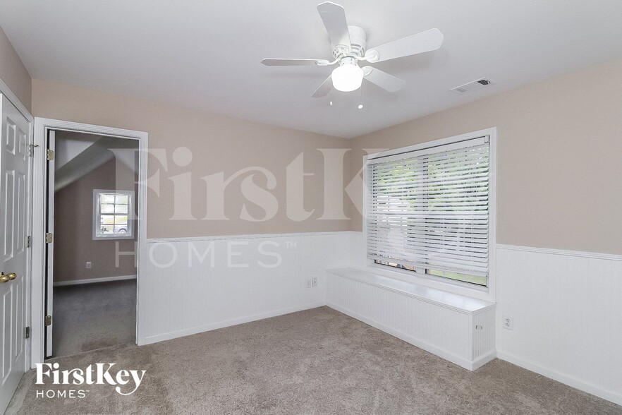 Building Photo - 729 Tall Oaks Dr