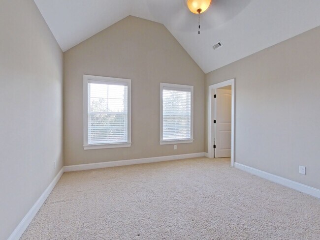 Building Photo - Estate STYLE home with pool and basement i...
