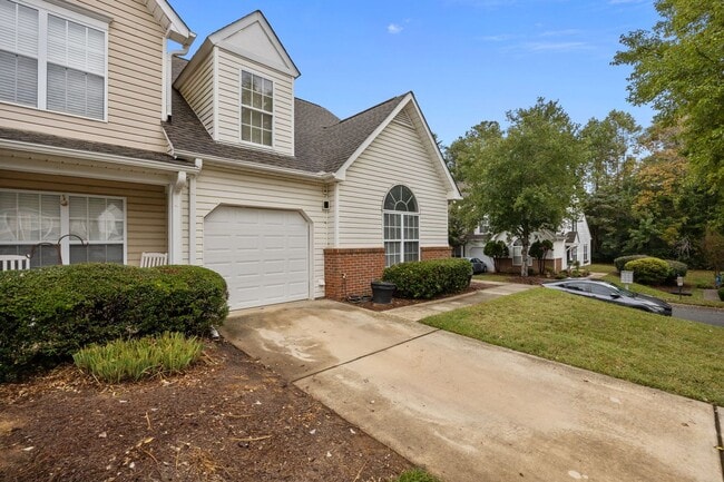 Building Photo - Stunning Townhome for Rent in Whitsett!
