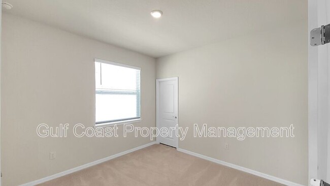 Building Photo - 590 157th Ct E