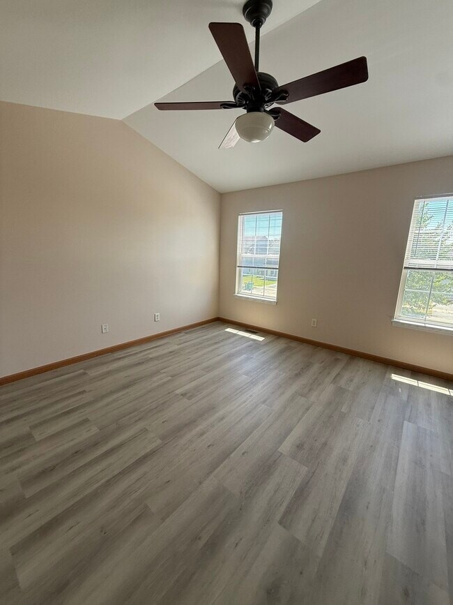 Building Photo - 757 Bayles Dr