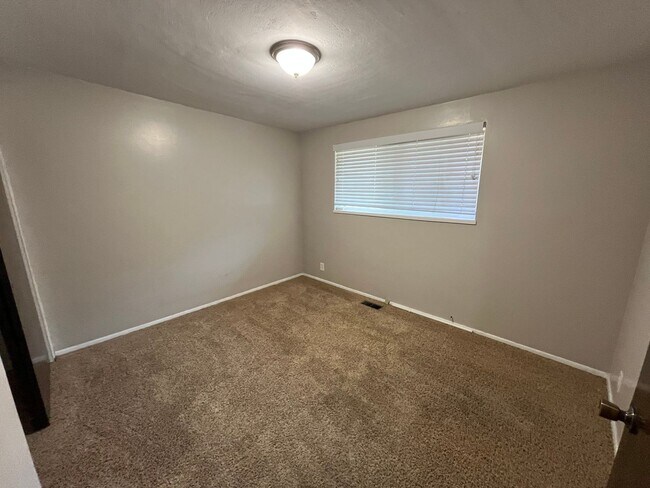 Building Photo - Weber Triplex