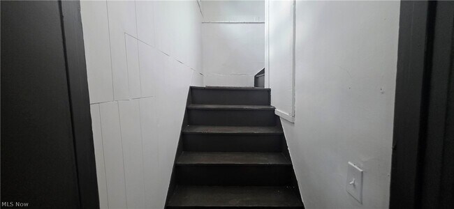 Building Photo - 804 Work Dr