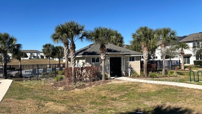 Building Photo - 912 Grandin St