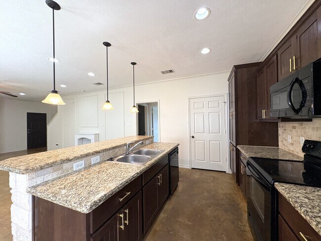 Building Photo - 3353 Keefer Loop