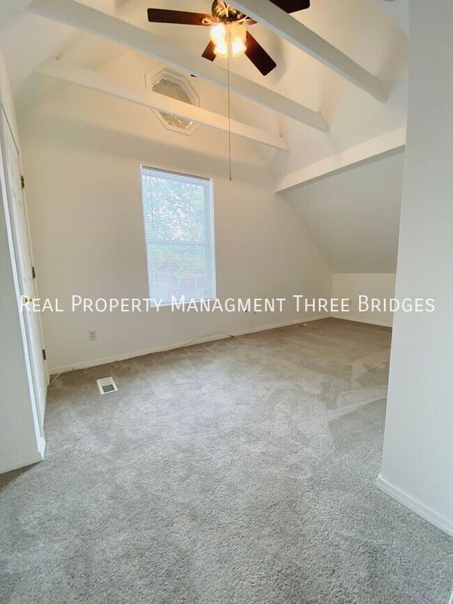 Building Photo - 1293 Purcell Ave
