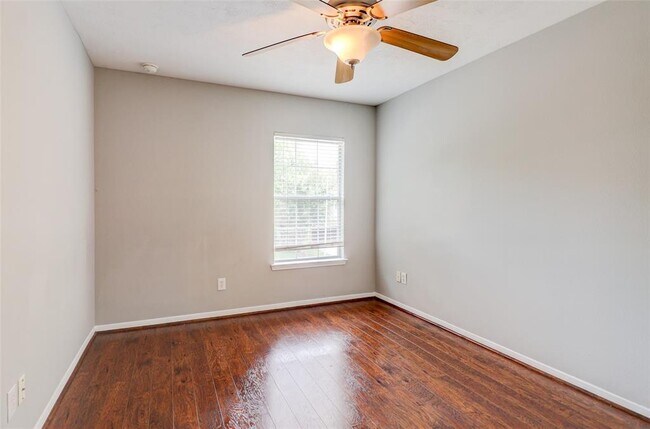 Building Photo - 5339 Canyon Hollow Dr