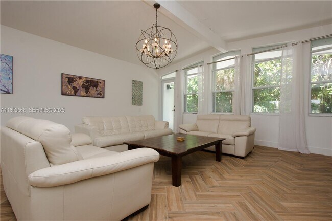 Building Photo - 2305 N Ocean Blvd