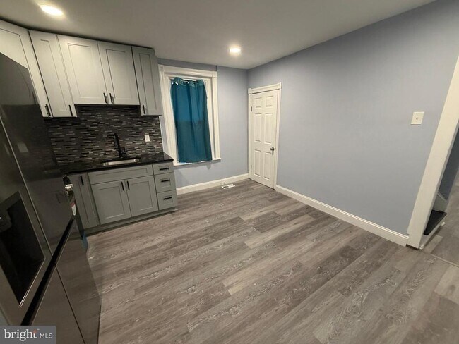 Building Photo - 363 E Airy St