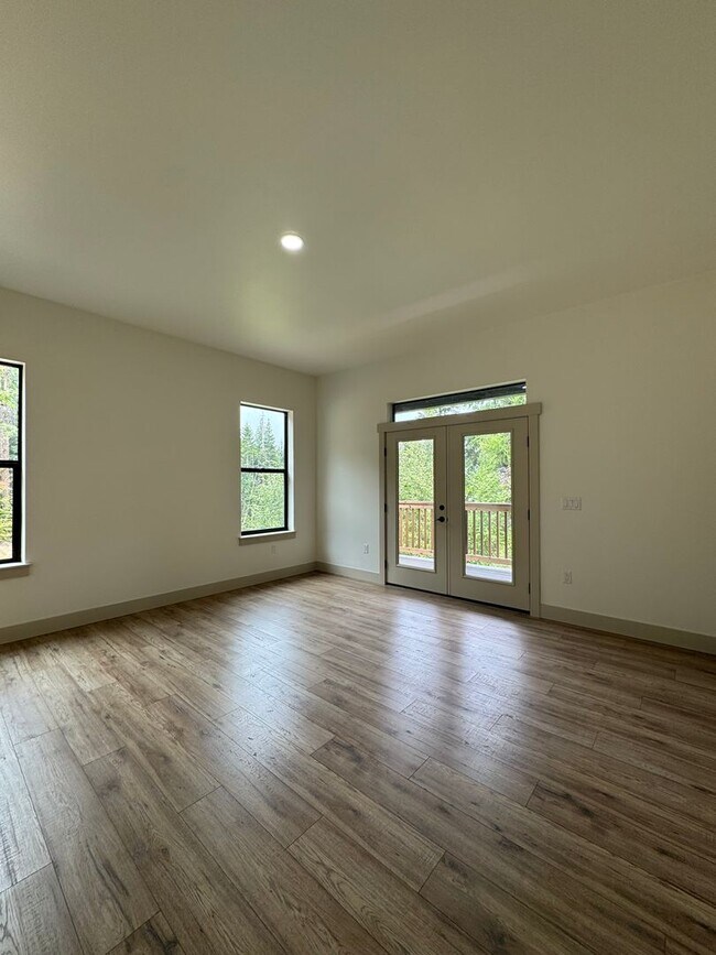 Building Photo - Luxury Rural Home Close to Town for Lease
