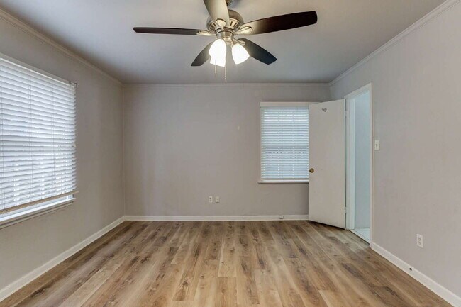Building Photo - MOVE IN SPECIAL: FIRST FULL MONTH FREE