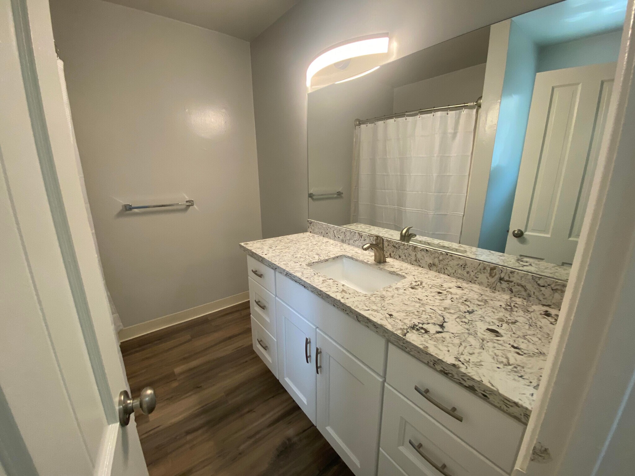 Bathroom - 20336 Cohasset St