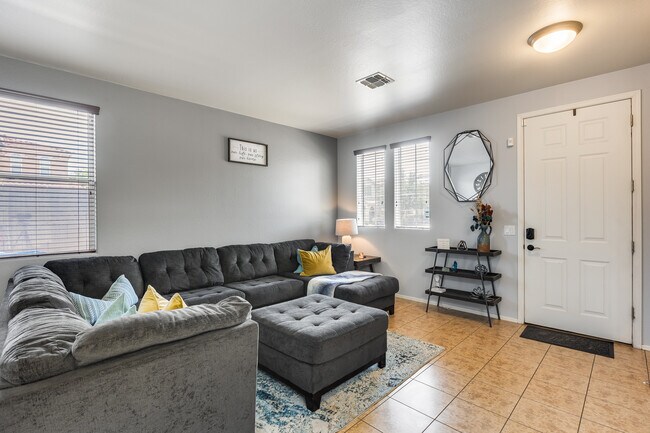 Building Photo - 11956 W Fillmore St