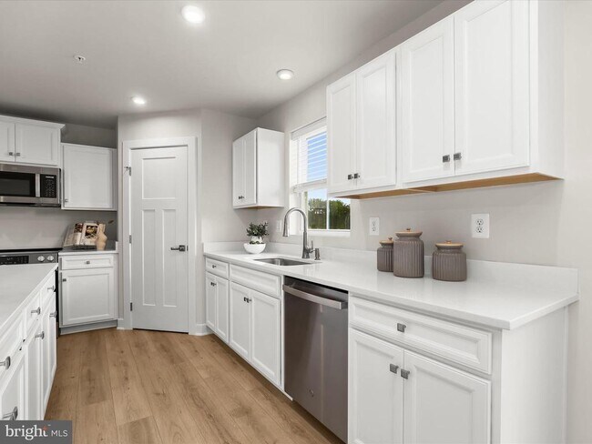 Building Photo - 4738 Naples Ave