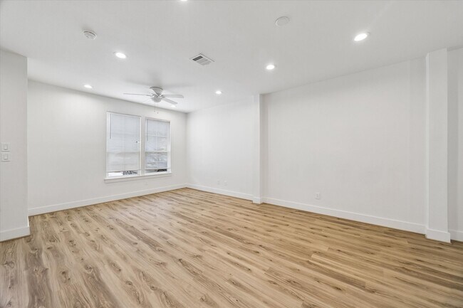 Building Photo - 2749 Redrock St