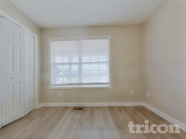 Building Photo - 581 Meadow Spring Dr