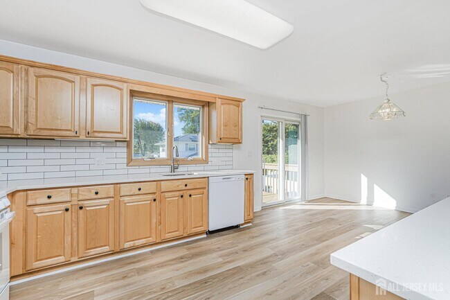 Building Photo - 17 Throckmorton Ln