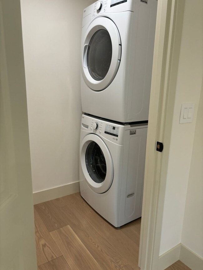 Building Photo - Newly renovated 2 bedroom 2 bathroom in a great location