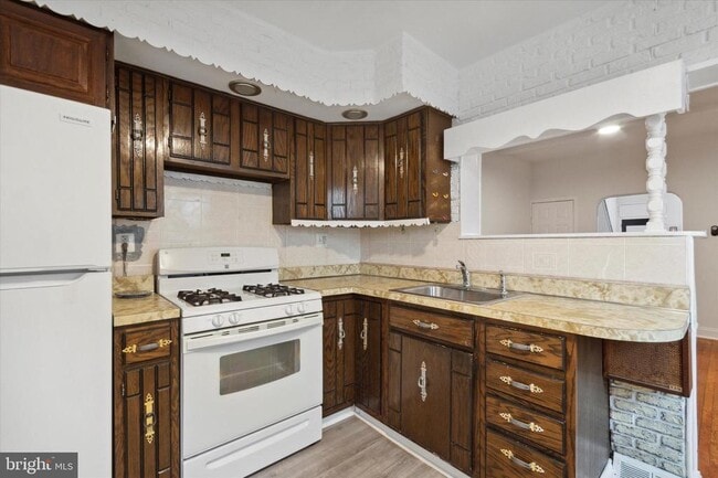 Building Photo - 1820 N Mascher St