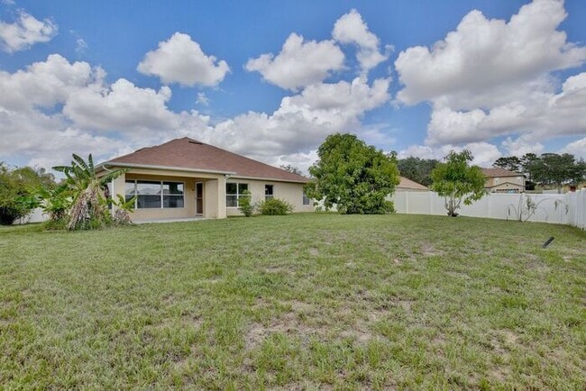 Building Photo - Beautiful 3/2 Spacious Home with a Bonus Room and a Large Fenced Backyard in Southern Fields - Cl...