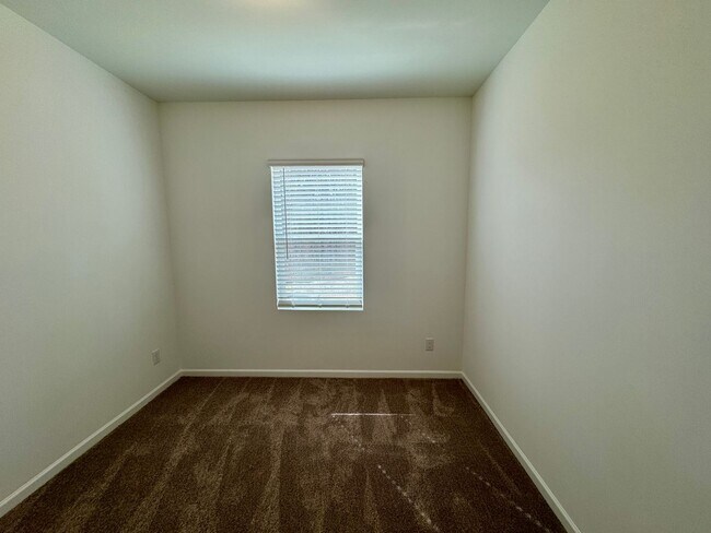 Building Photo - 4BR/2.5BA Two Car Garage in Element Park