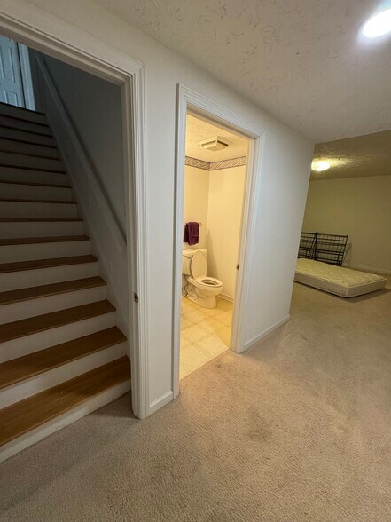 Building Photo - 1112 Greywood Dr