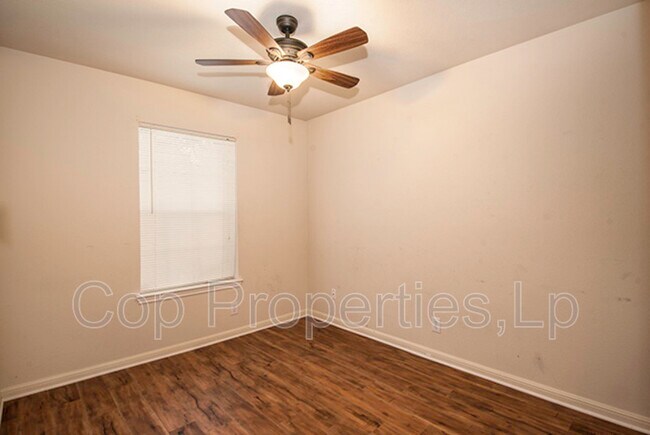 Building Photo - 8422 Whitebrush