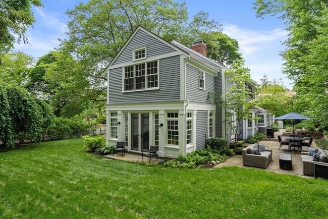 Building Photo - 205 Brattle St