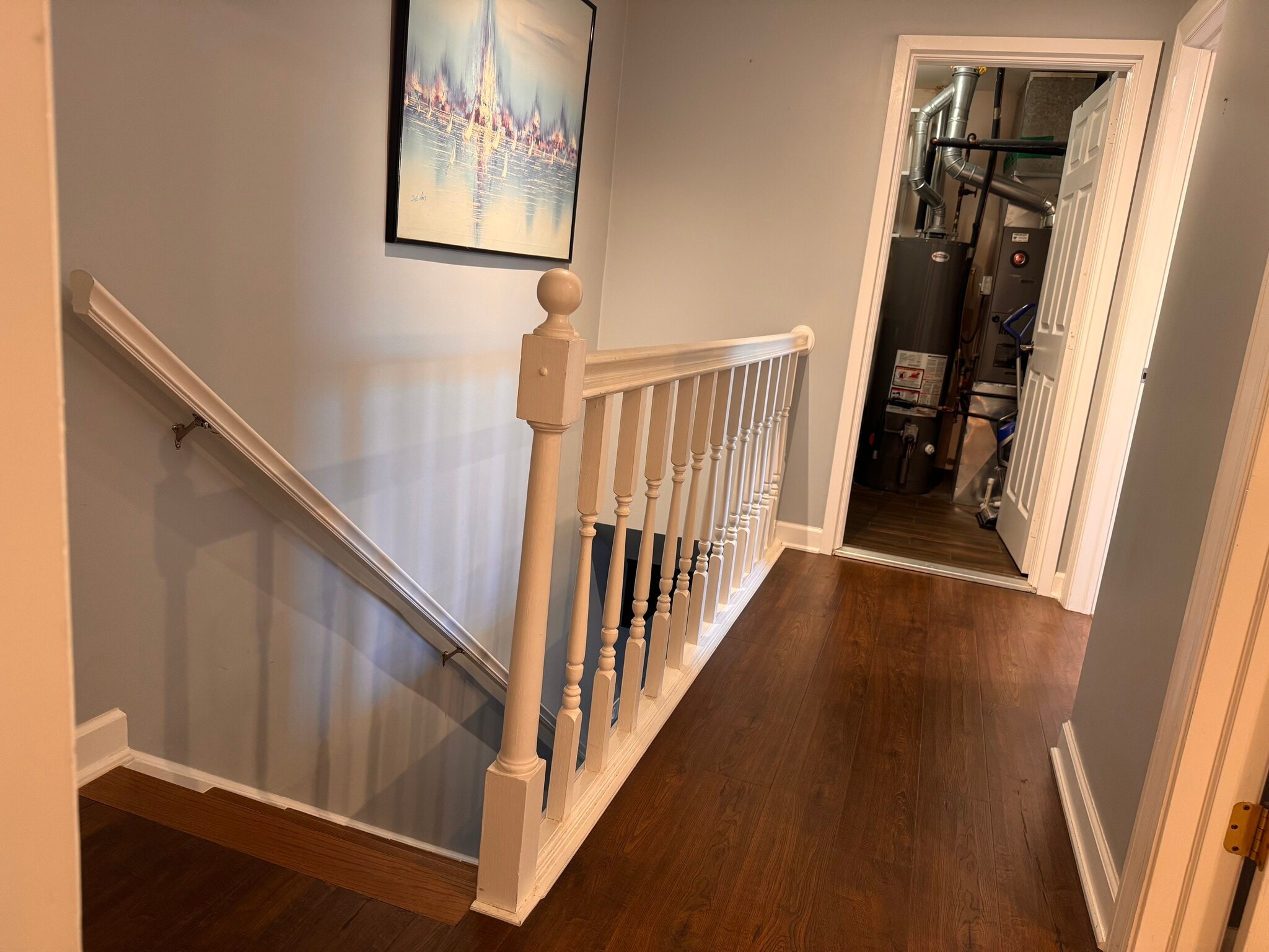 2nd level Foyer - 5604 Tinder