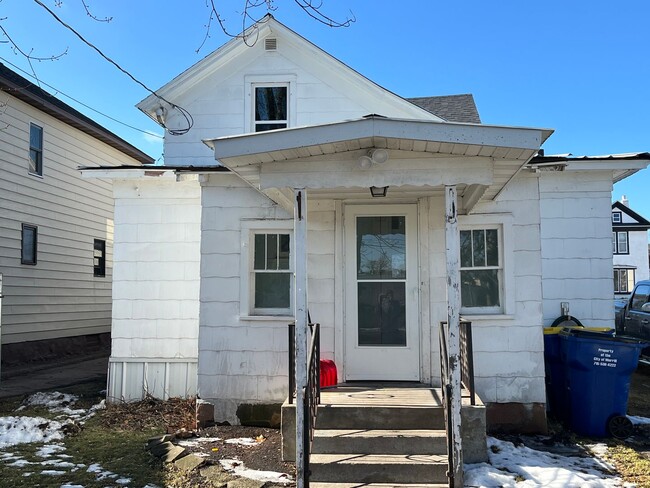 Building Photo - 4 bed 1 bath Single Family Home in Merrill