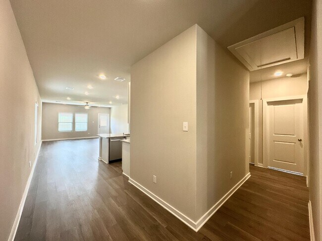 Building Photo - 12164 Ridge Top Dr