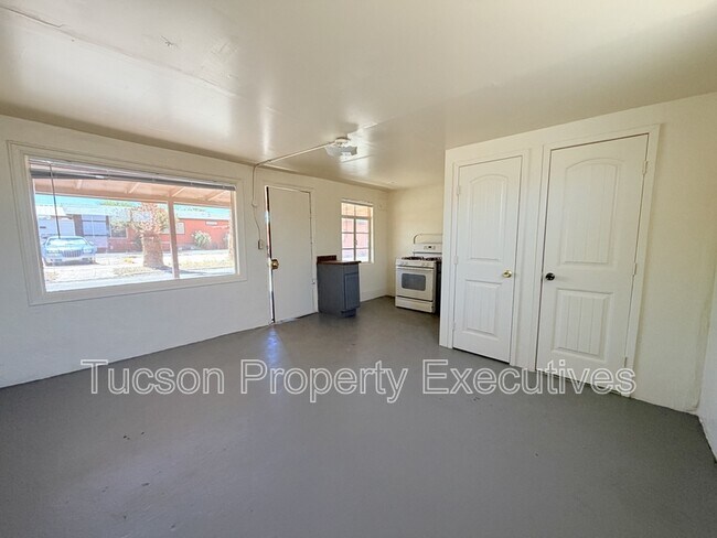Building Photo - 3314 E Benson Hwy