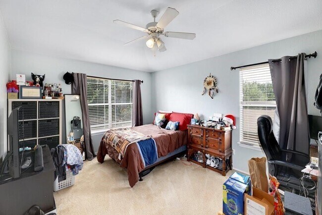 Building Photo - 505 Woodsorrel Way