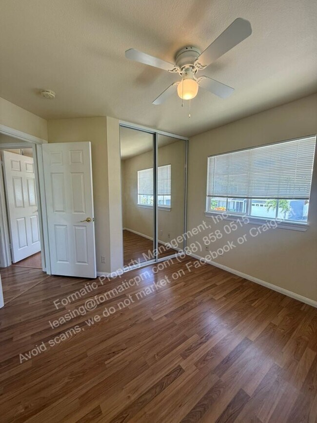 Building Photo - 87-1062-1062 Huamoa St