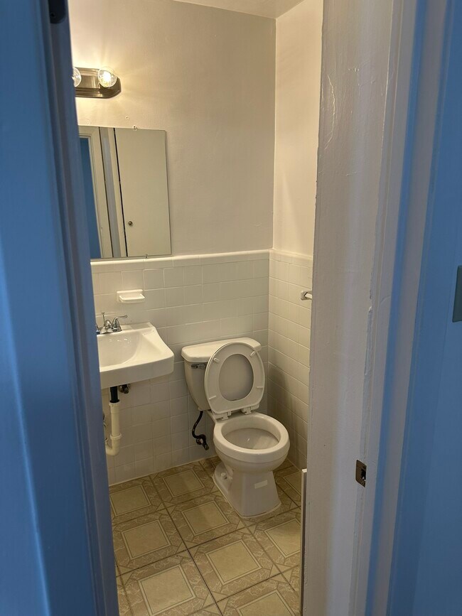 Building Photo - 301 Avondale St