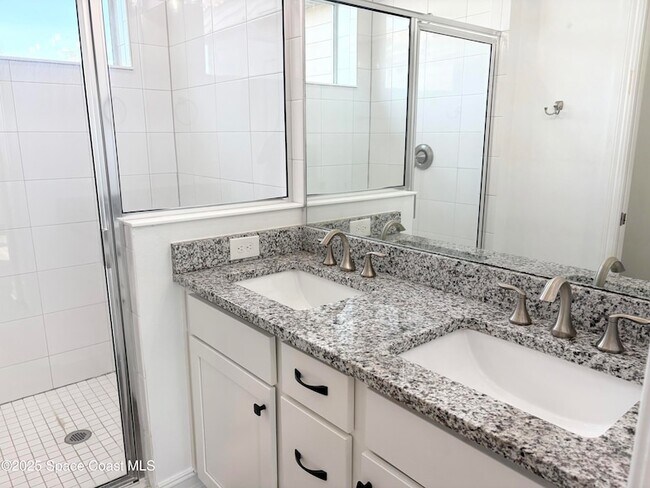 Building Photo - 1455 Isabella Dr