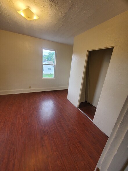 Building Photo - 370 Cole Ave