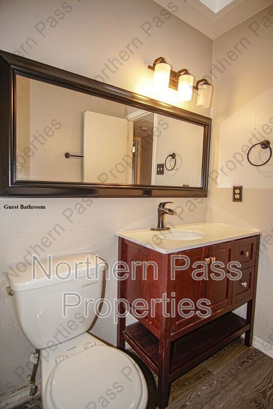 Building Photo - 8548 Arboleda Dr