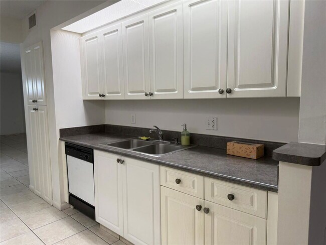 Building Photo - 1001 SW 141st Ave